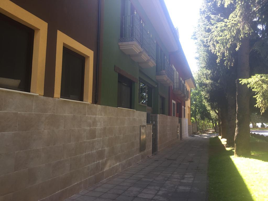 Ático Balcon De Jaca II Apartamento Exterior foto